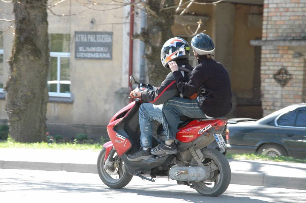 CSDD izveido video testu mopēdistiem