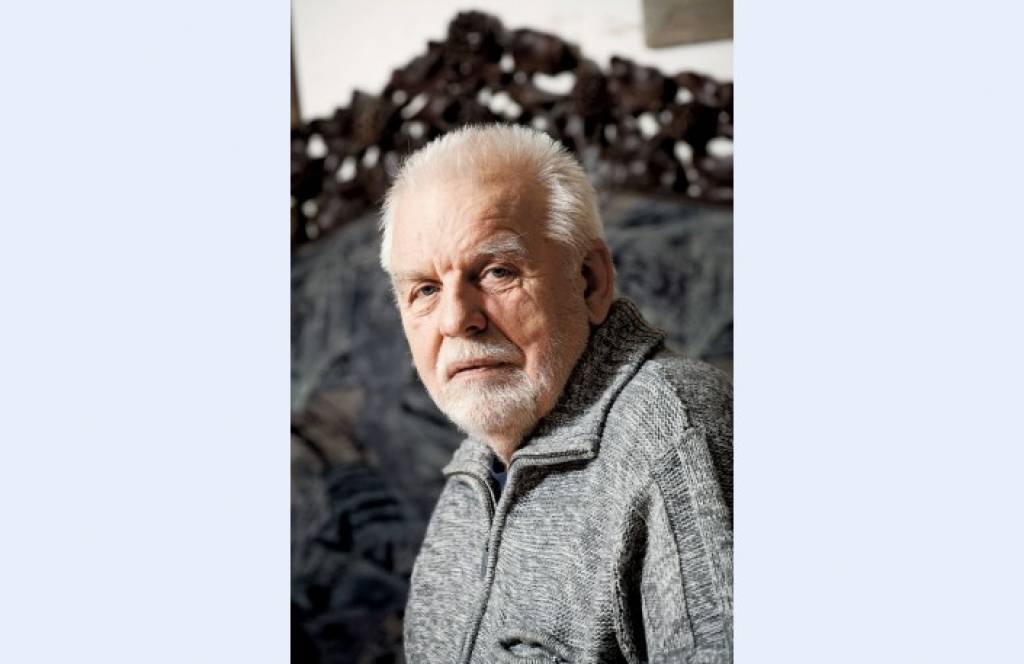 Balvu par mūža ieguldījumu Latvijas literatūrā piešķir rakstniekam Andrim Kolbergam