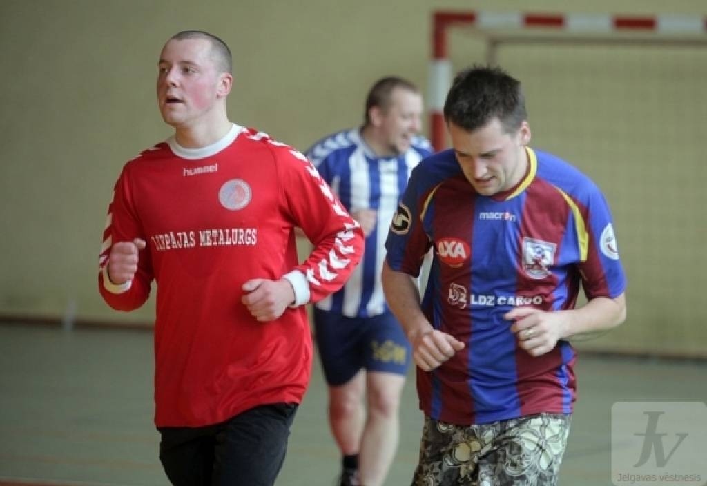 Liepājnieki spraigā cīņā uzvar jelgavniekus