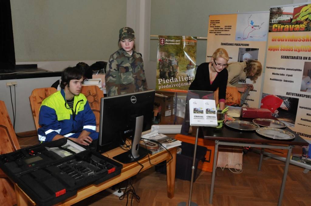 FOTO: Uzzina par karjeras un darba iespējām