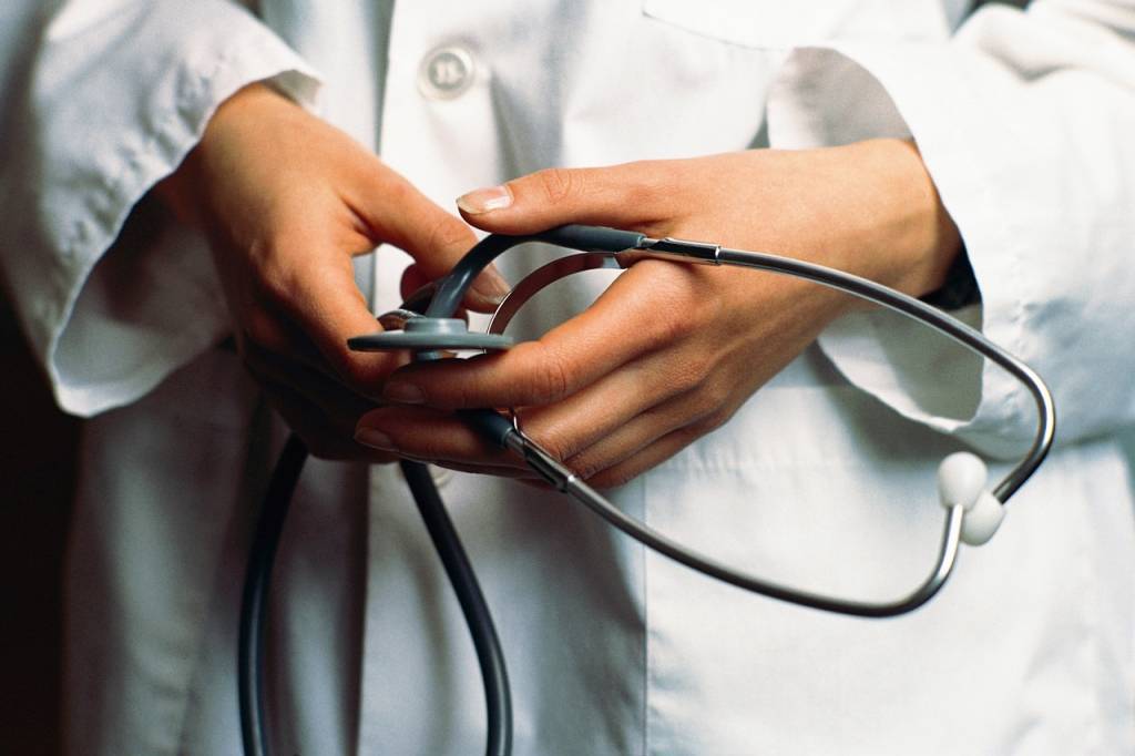 Maijā varētu sākt apspriest medicīnas māsterplānu
