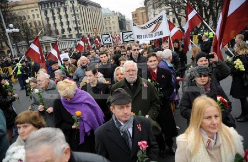 Leģionāru piemiņas gājiens Rīgā beidzas bez nopietniem starpgadījumiem
