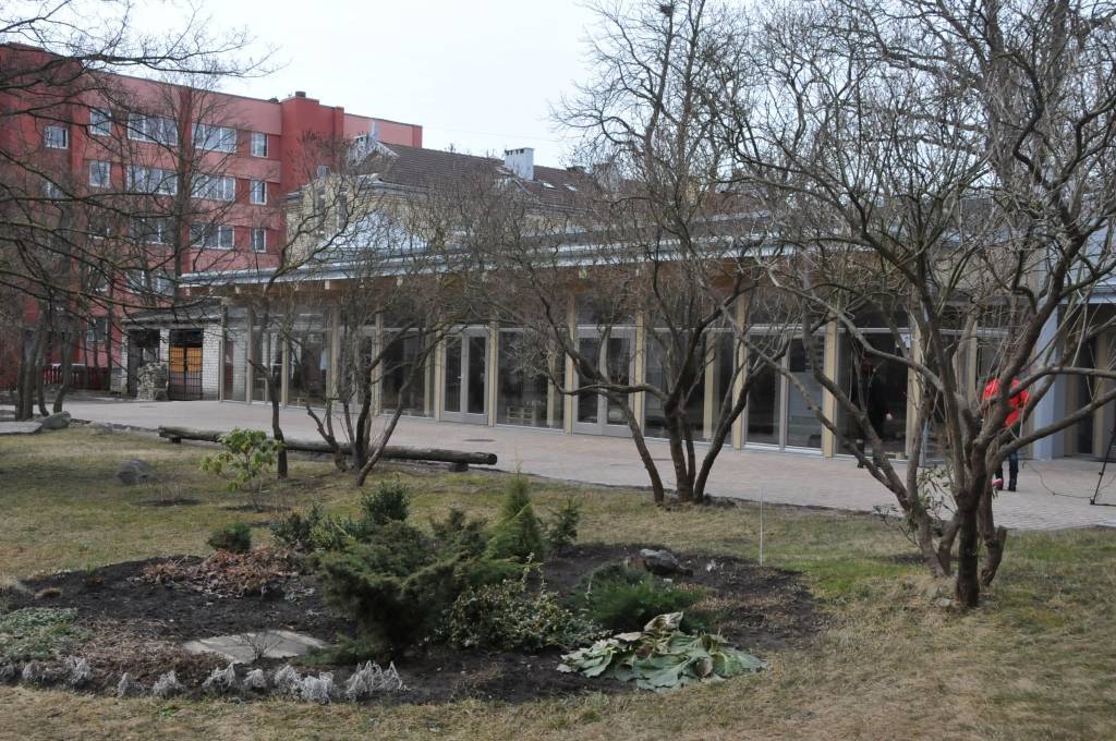 FOTO: Atklāj Liepājas Mākslas vidusskolas multifunkcionālo zāli 