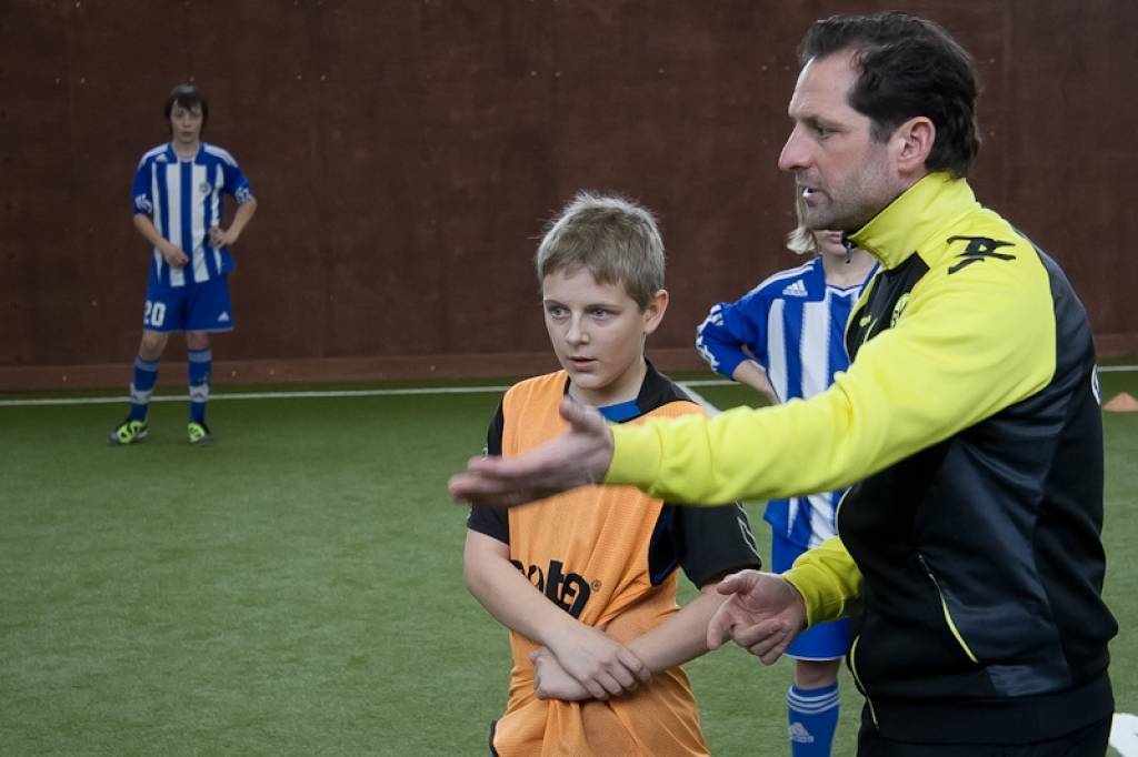 Jaunie Liepājas futbola talanti iepazīst Dortmundes "Borussia" treniņu metodiku