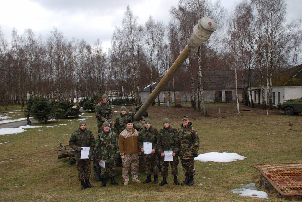 Aizputes novada jaunsargi, nokārtojot pārbaudījumus, kļūst par zemessargiem