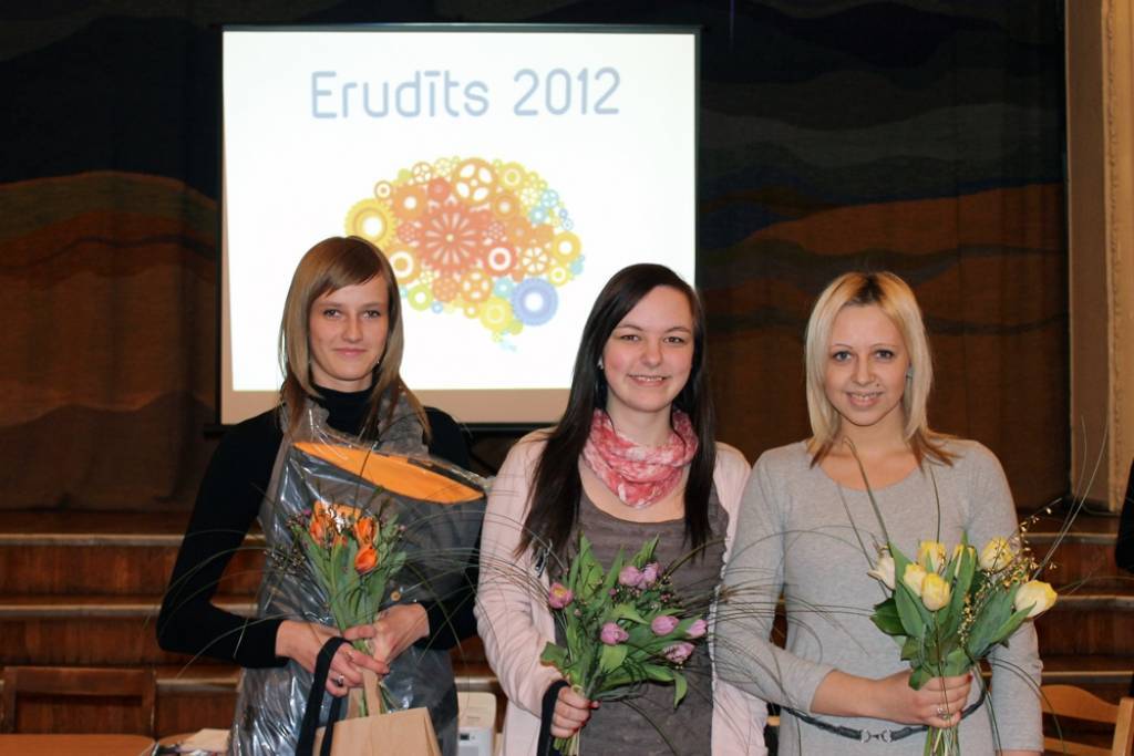 Spēlē "Erudīts" uzvaras laurus plūc "Trejmeitiņas"