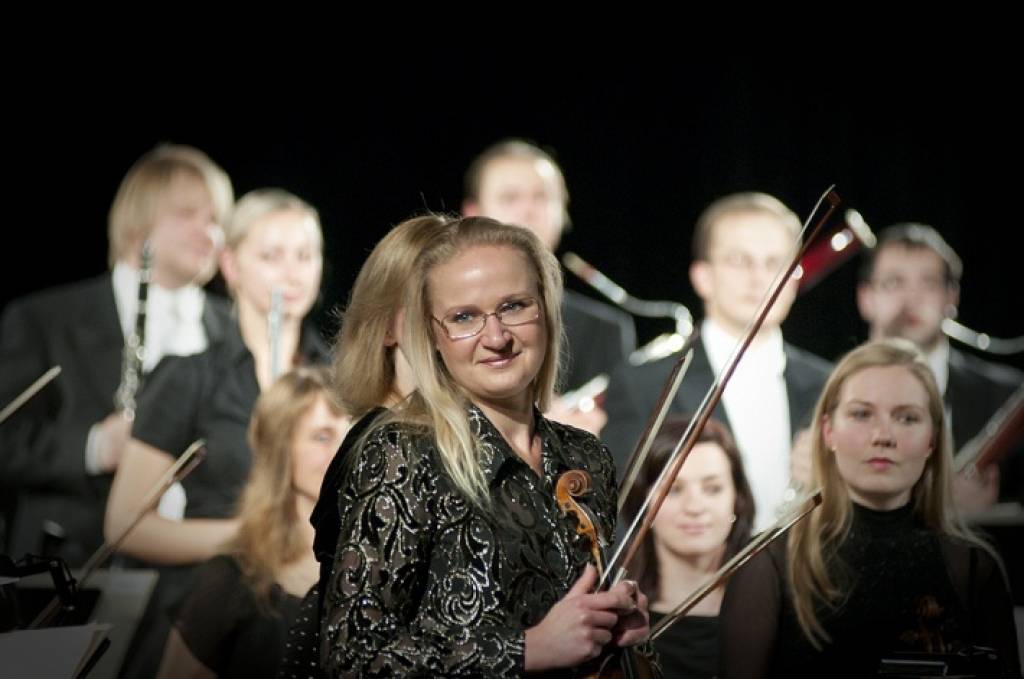 "Lielo Mūzikas balvu 2011" par izcilu sniegumu iegūst operdziedātāja Opolais; par izcilu darbu ansamblī - LSO koncertmeistare Zariņa