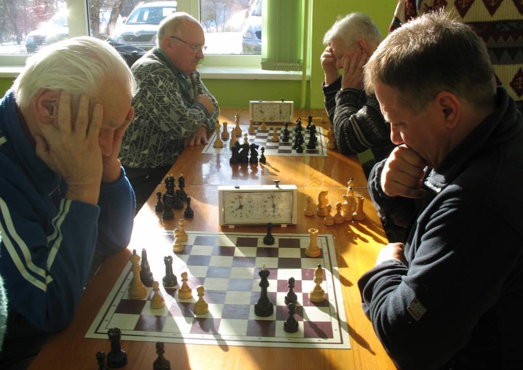 FOTO: Oskars Rudovskis uzvar Ātrspēles kausa izcīņas šahā trešajā posmā