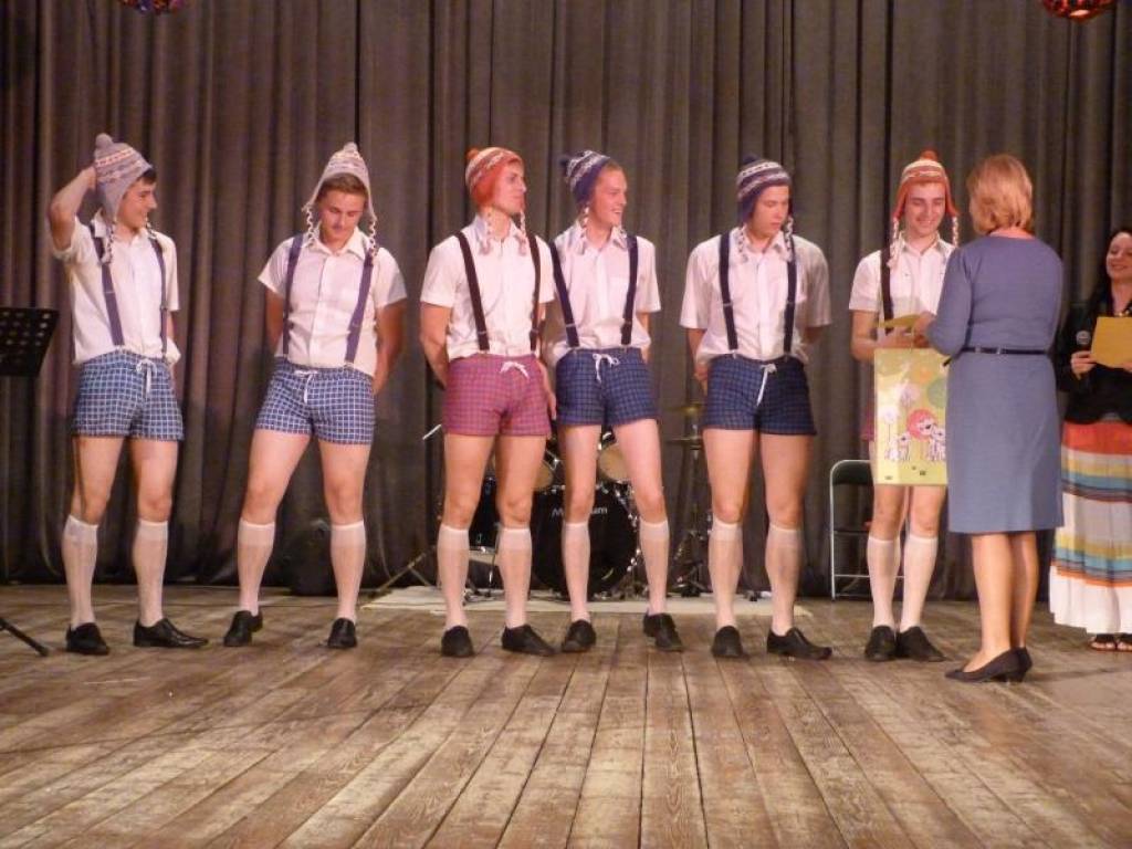 "Dzintara zvaigznē" uzvar nīcenieki un liepājniece