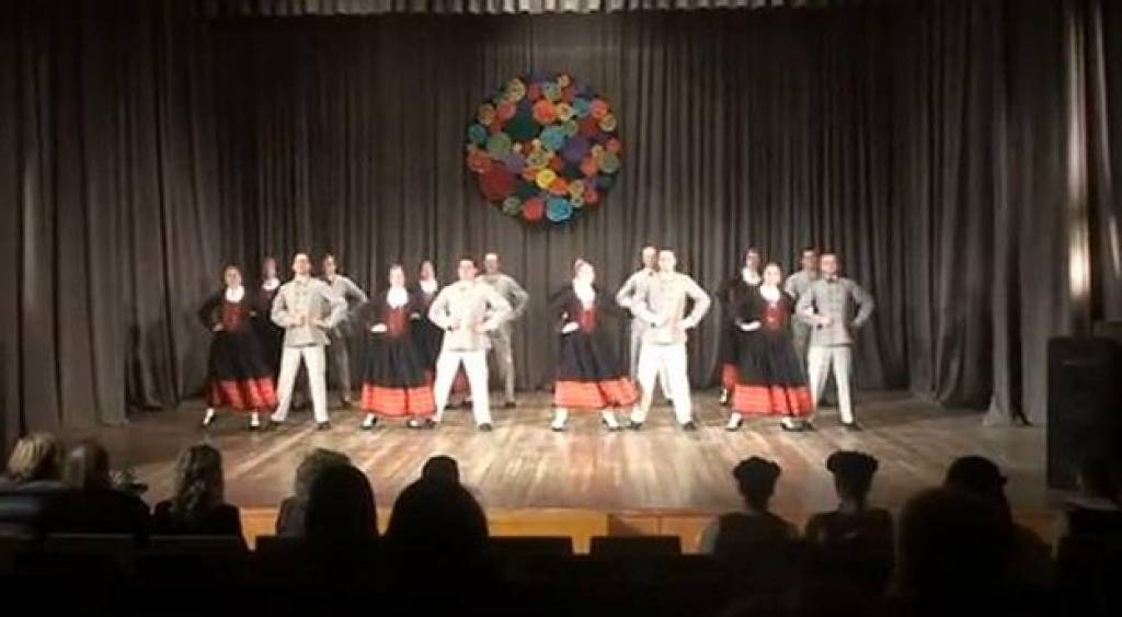 VIDEO: Liepājas aprinķa tautas deju kolektīvu pirmsskates koncerts Nīcā