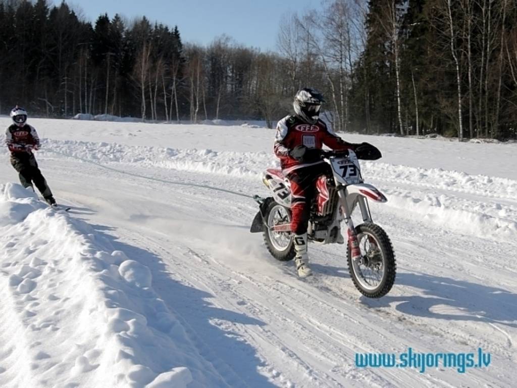 Gata Zundovska ekipāža uzvar Latvijas skijoringa čempionāta sestajā posmā