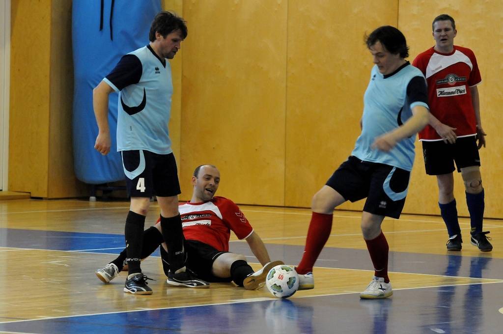 FOTO: Liepājas futbola veterāni izkonkurē spēcīgos lietuviešus