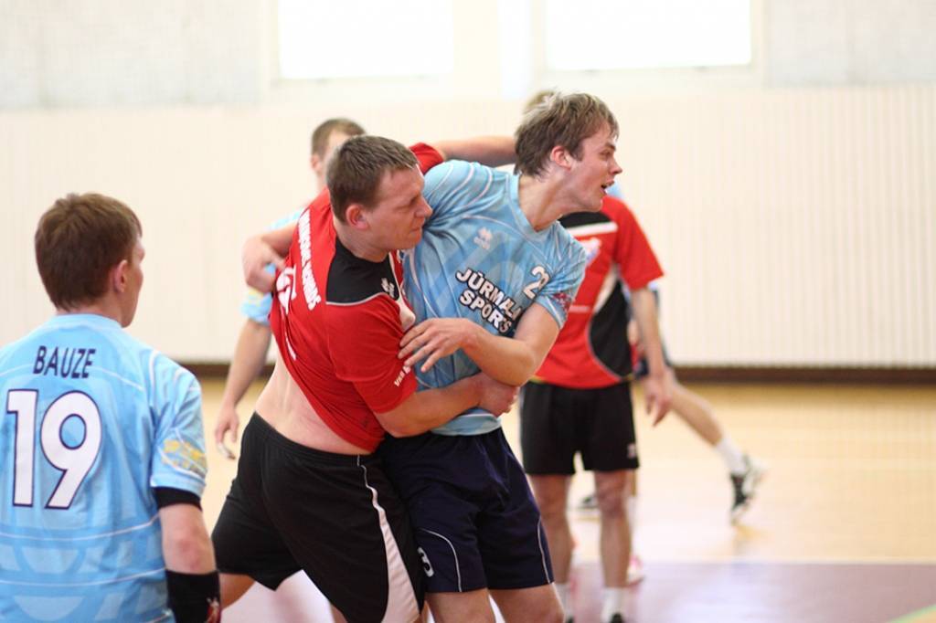 FOTO: "Vaiņode" Latvijas virslīgas handbola čempionātā zaudē "Jūrmalas sportam"