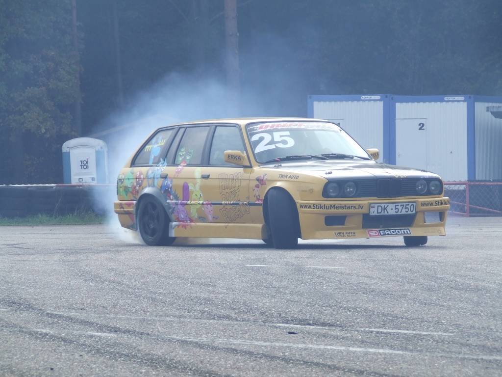 Aicina kļūt par labāko, jauno autovadītāju