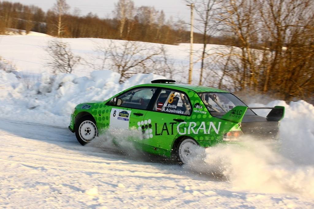 Rallijs un rallijsprints "Sarma 2012" pulcē simts ekipāžas