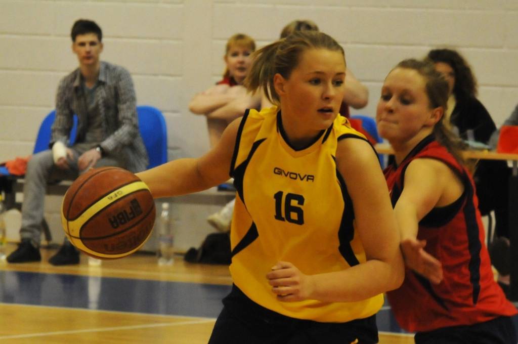 FOTO: Medze un Dunika uzvar Lejaskurzemes novadu meistarsacīkšu basketbolā spēlē