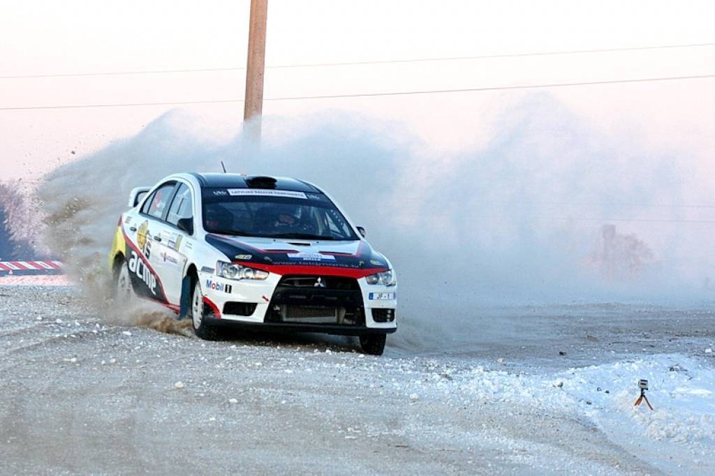 Feldmanis "Halls Winter Rally" iesāk kā absolūti ātrākais, tomēr ralliju nefinišē