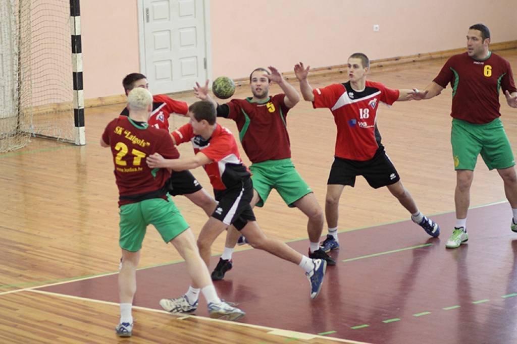 FOTO: "Vaiņode" Latvijas virslīgas čempionāta spēlē zaudē "Latgolam"