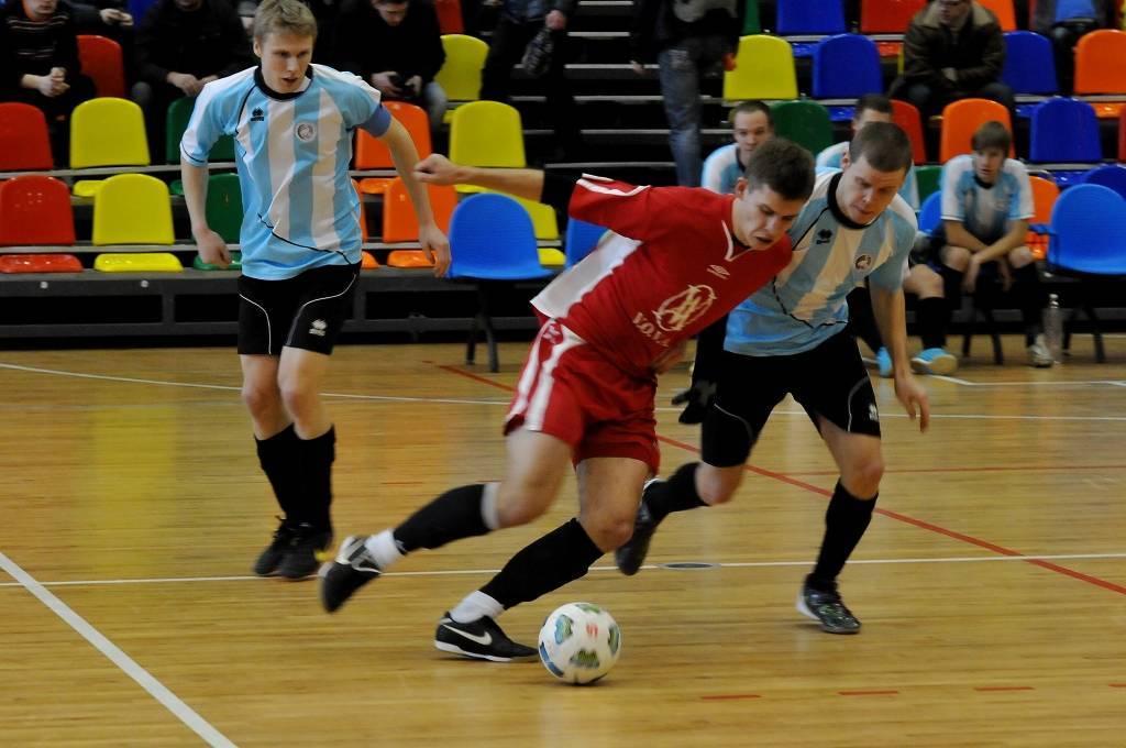 FOTO: Atrisināta intriga cīņā par Liepājas amatieru telpu futbola čempionāta godalgām