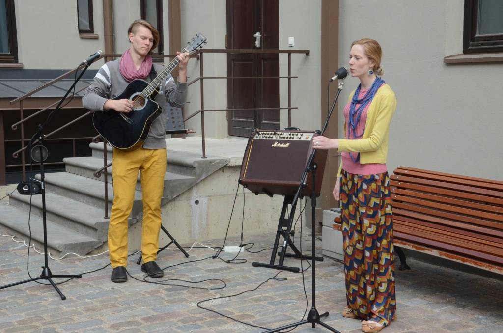 "Akti naktī" – "Kādu nakti pilsētā ienāca mežs"