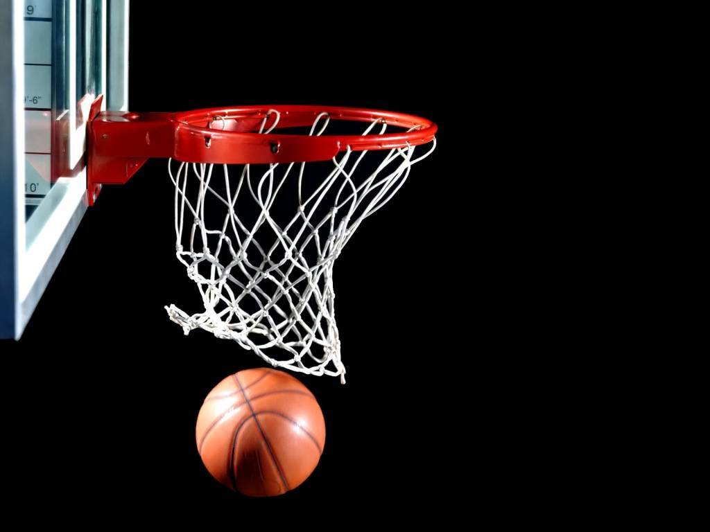 Aizvadīti pirmie mači Aizputes novada meistarsacīkstēs basketbolā