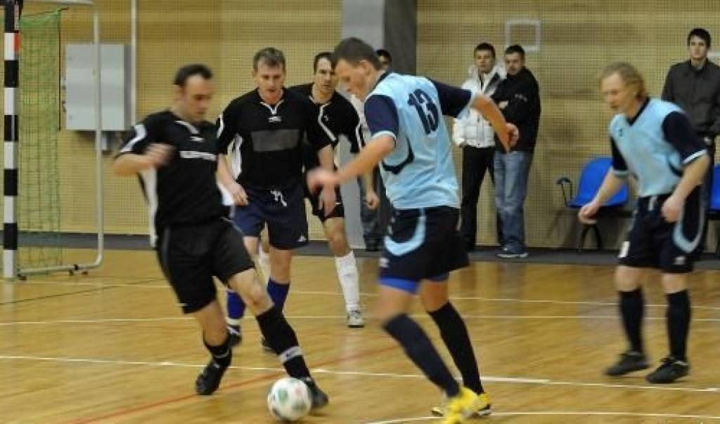Noslēgumam tuvojas Liepājas atklātais amatieru telpu futbola čempionāts