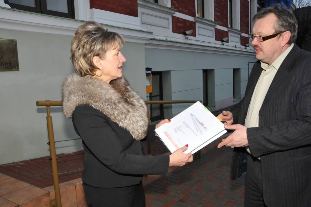 FOTO: Koncertzāles projekta sējumi nonāk Liepājā