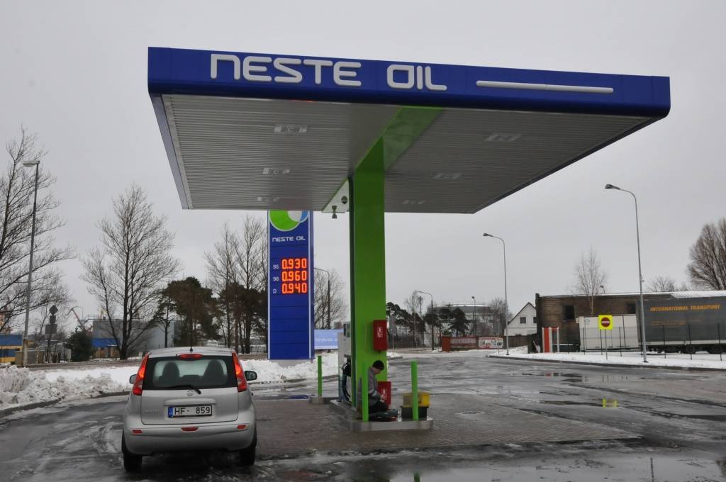 (papildināta) FOTO: Atklāta jauna Neste Oil degvielas uzpildes stacija Liepājā