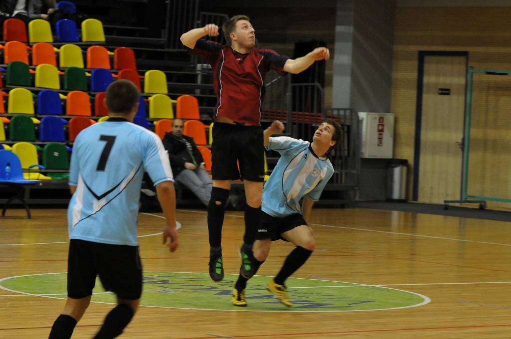 Šodien Liepājas atklātajā amatieru telpu futbola čempionātā uzvar "Grobiņa", "UPTK", "Varavīksne", "Full Force" un "Sport 2000"