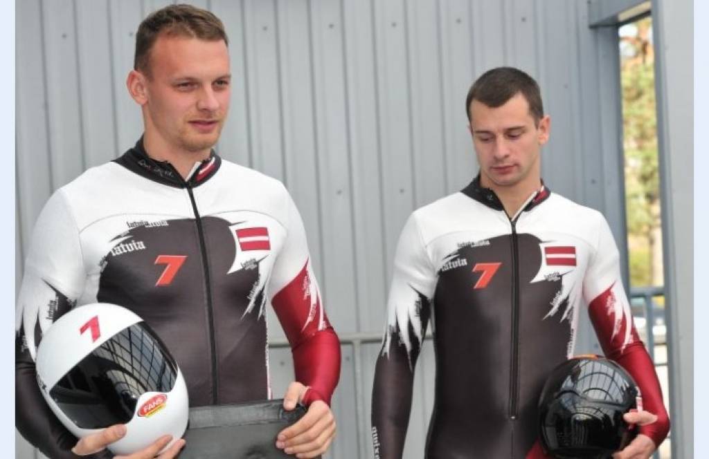 Brāļiem Dukuriem zelts un sudrabs Eiropas čempionātā skeletonā