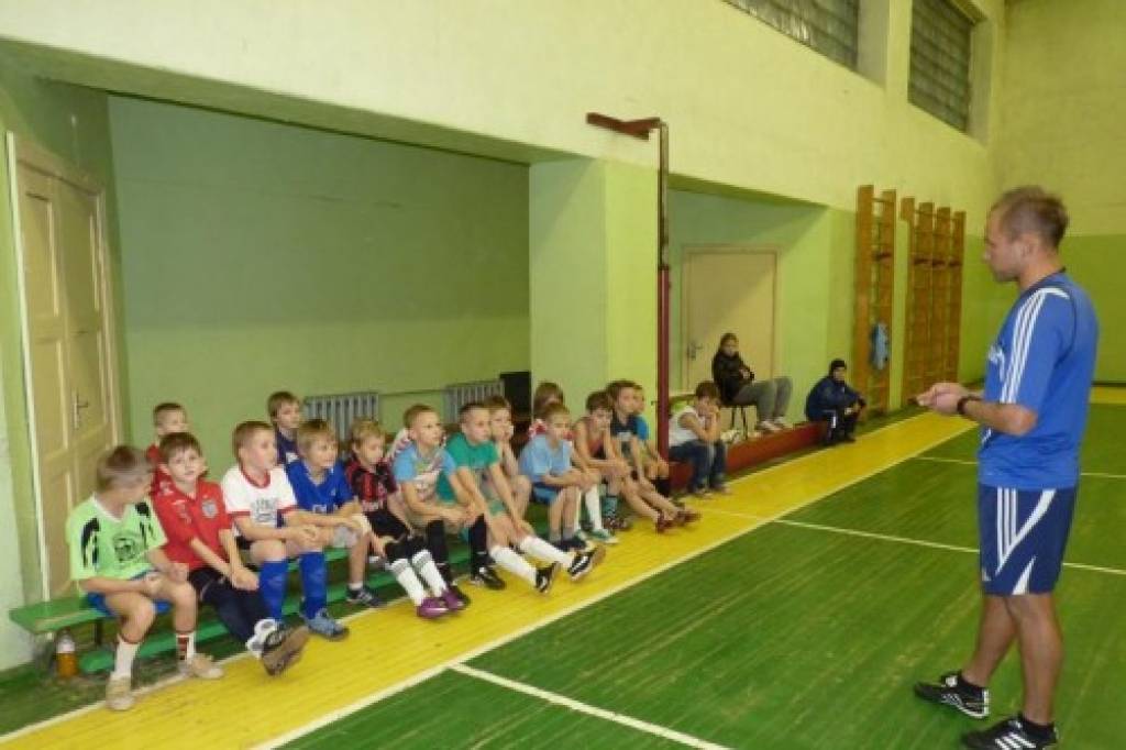 Aicina balsot, lai Nīcas un Liepājas jaunie futbolisti saņemtu jaunas bumbas un formas