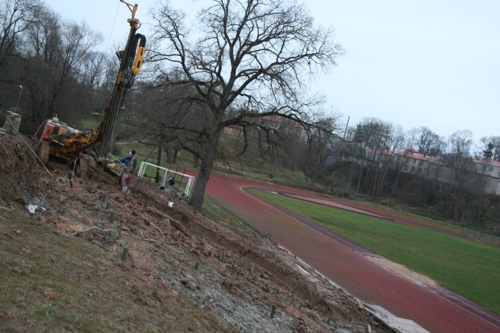 Aizputē sakārto sporta vidi