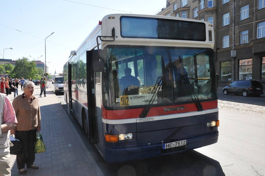 Grobiņā jaunos autobusu talonus nevar nopirkt