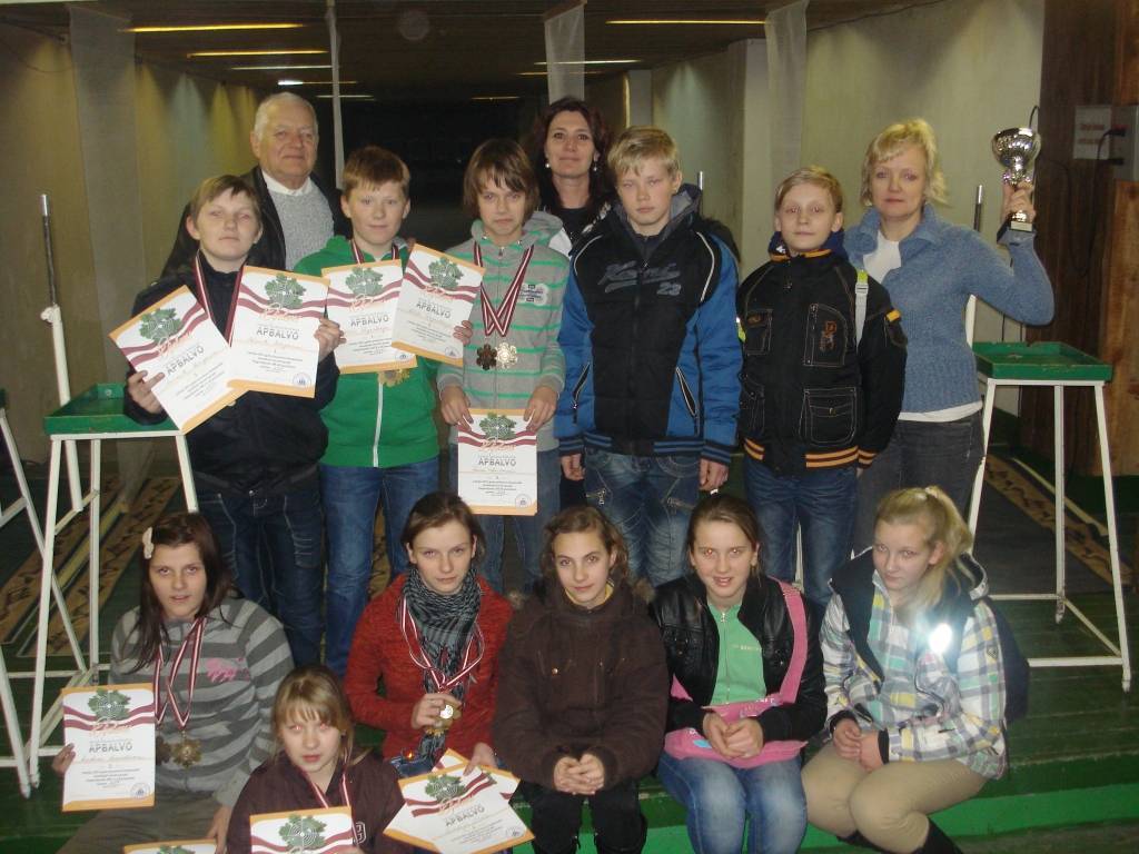 Aizputes jaunie ložu šāvēji kļūst par Latvijas čempioniem