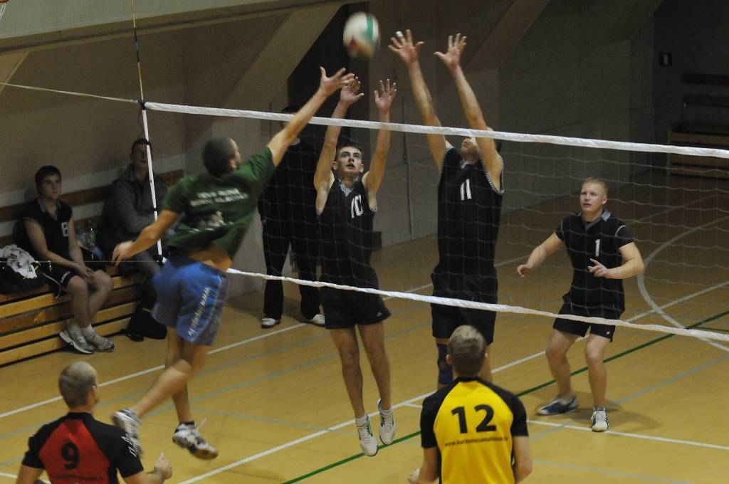Noskaidro Lejaskurzemes novadu čempionus volejbolā