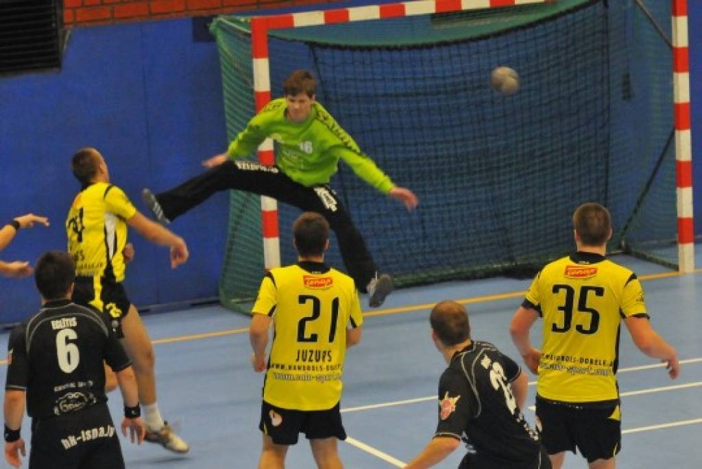 Dobeles "Tenax" pārspēj "LSPA", Arvim Juzupam divi vārti