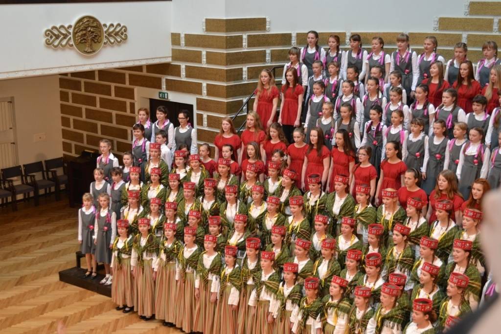 Vaiņodes vidusskolas korim panākumi koncertā