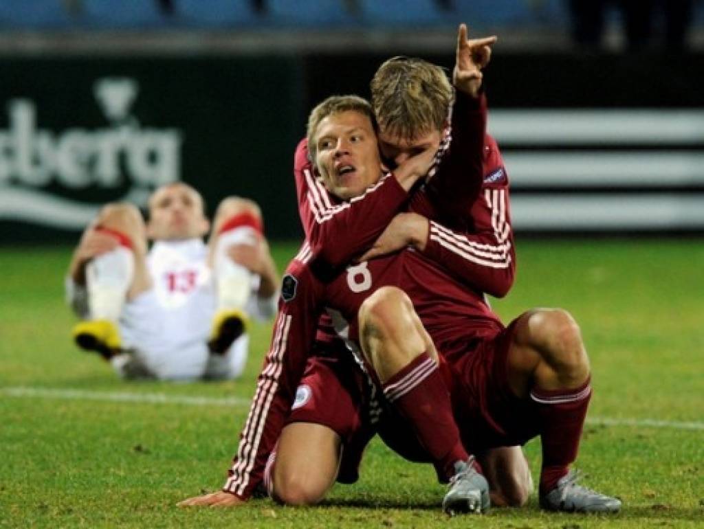 Par gada labāko Latvijas futbolistu atzīst valstsvienības pussargu Cauņu; balvas arī "Metalurgiem" un "Varavīksnei"