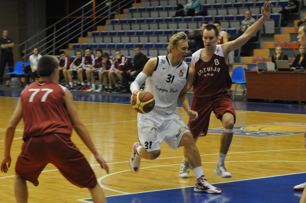 "Liepājas lauvas" pēc pirmā puslaika pārliecinoši uzvar "Latviju U18"