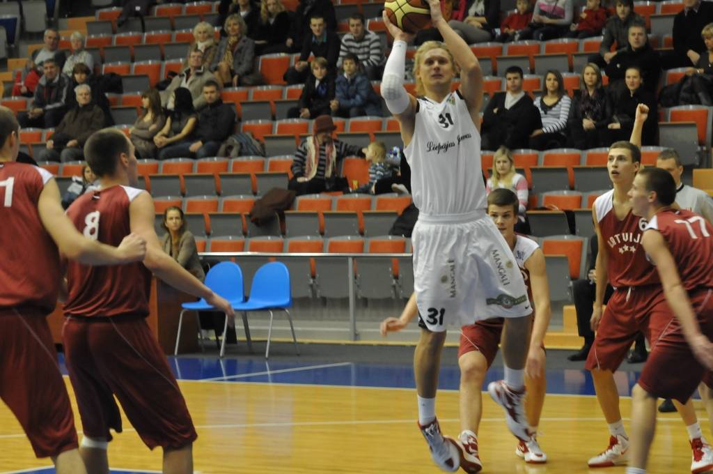 "Liepājas lauvas" pēc pirmās ceturtdaļas uzvar "Latviju U18"