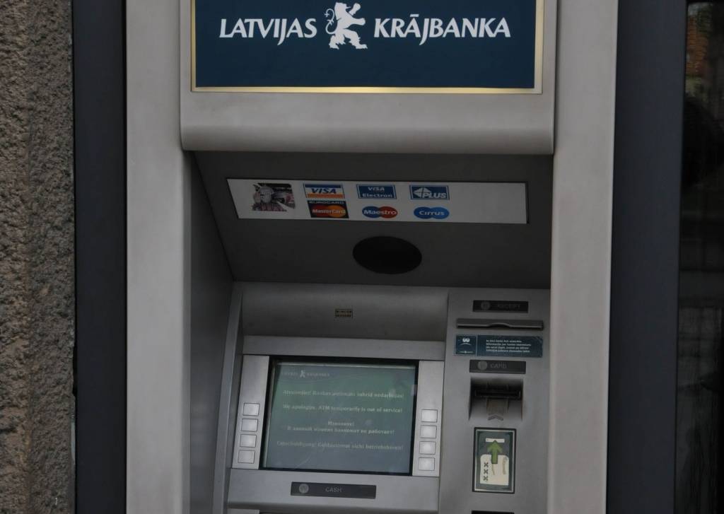 FKTK: Privātpersonas rīt no "Latvijas Krājbankas" varēs izņemt 50 latus