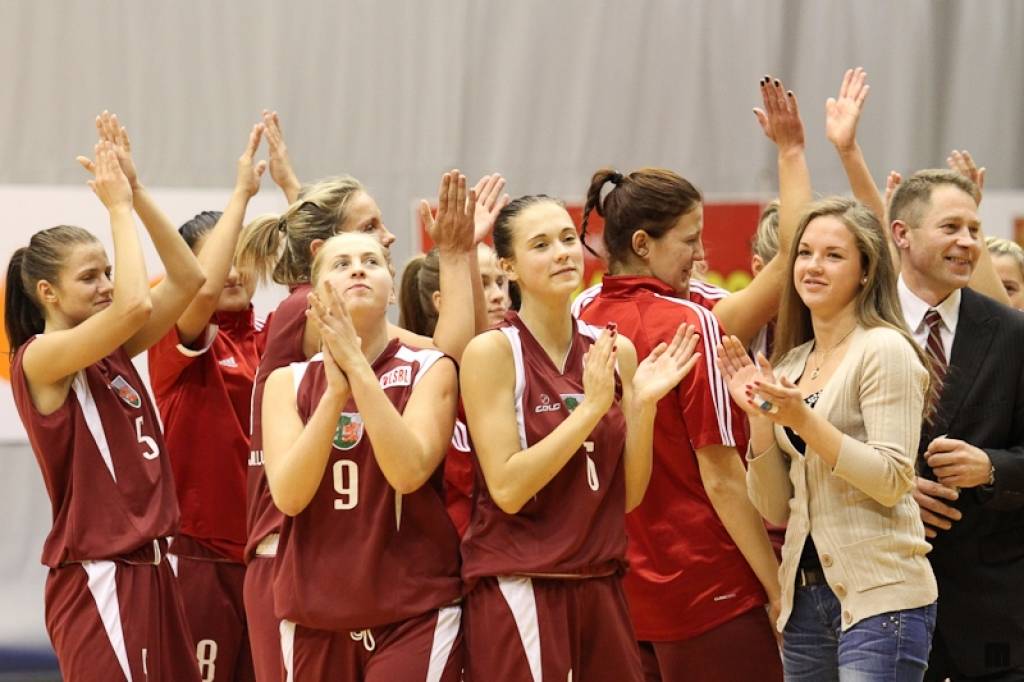"Liepājas papīra" basketbolistēm cīņa par pirmo trijnieku