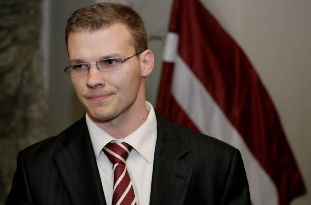 NA Satversmē grib noteikt, ka latviešu valoda ir vienīgā valsts valoda un šis pants ir negrozāms