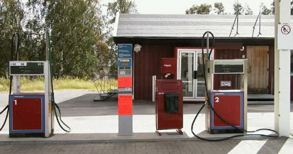 Stirāns: Aizliedzot tirgot alkoholu DUS, tiks apdraudēts bizness 400 stacijās; degvielnieki gatavi tiesāties