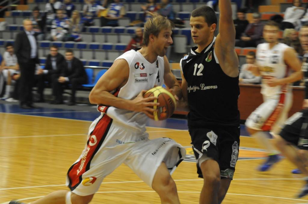 FOTO: "Liepājas lauvas" Baltijas Basketbola līgas spēlē zaudē Igaunijas komandai "Kalev/Cramo"