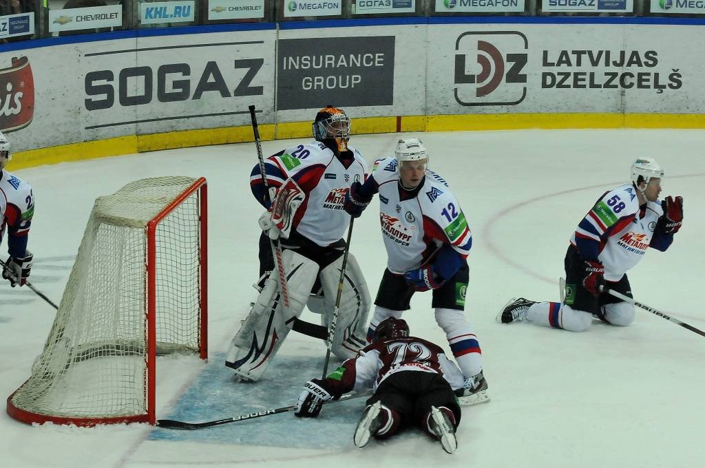 VIDEO: Rīgas "Dinamo" hokejisti Liepājā pārtrauc neveiksmes "bullīšu" sērijās