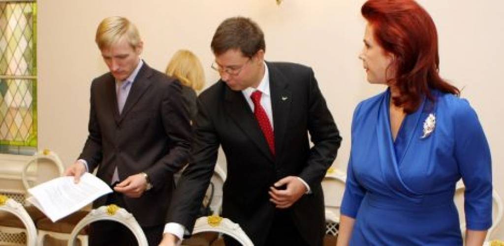 Sprūdžs un Dombrovskis: budžeta konsolidācija nenotiks uz pašvaldību rēķina