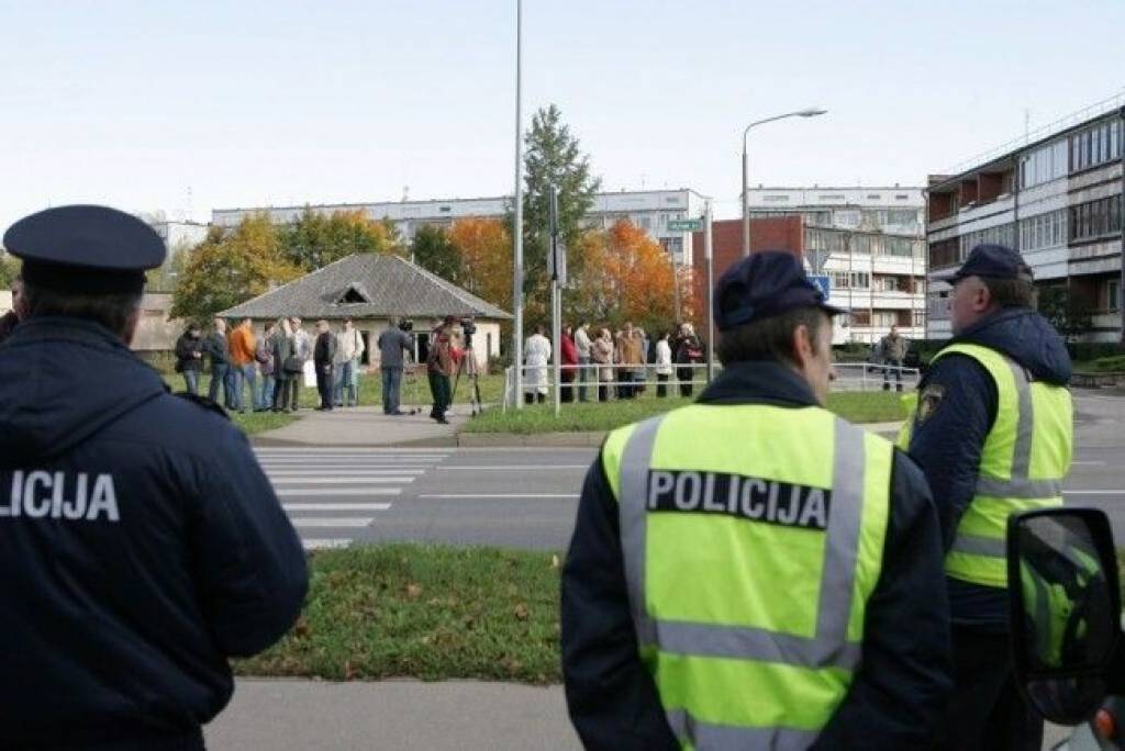 Ministrs atzīst, ka algas policijā ir nokritušās līdz kritiskai robežai
