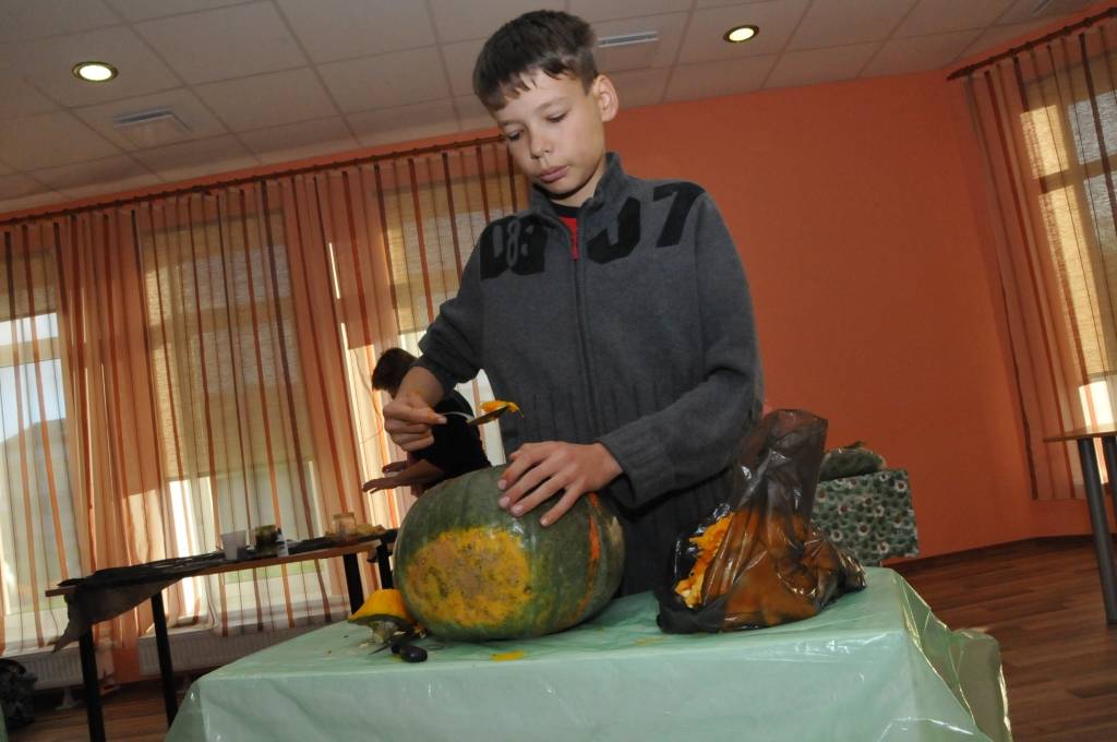 FOTO: Aizputes novada skolēni tiekas festivālā "Sajūtot rudeni"