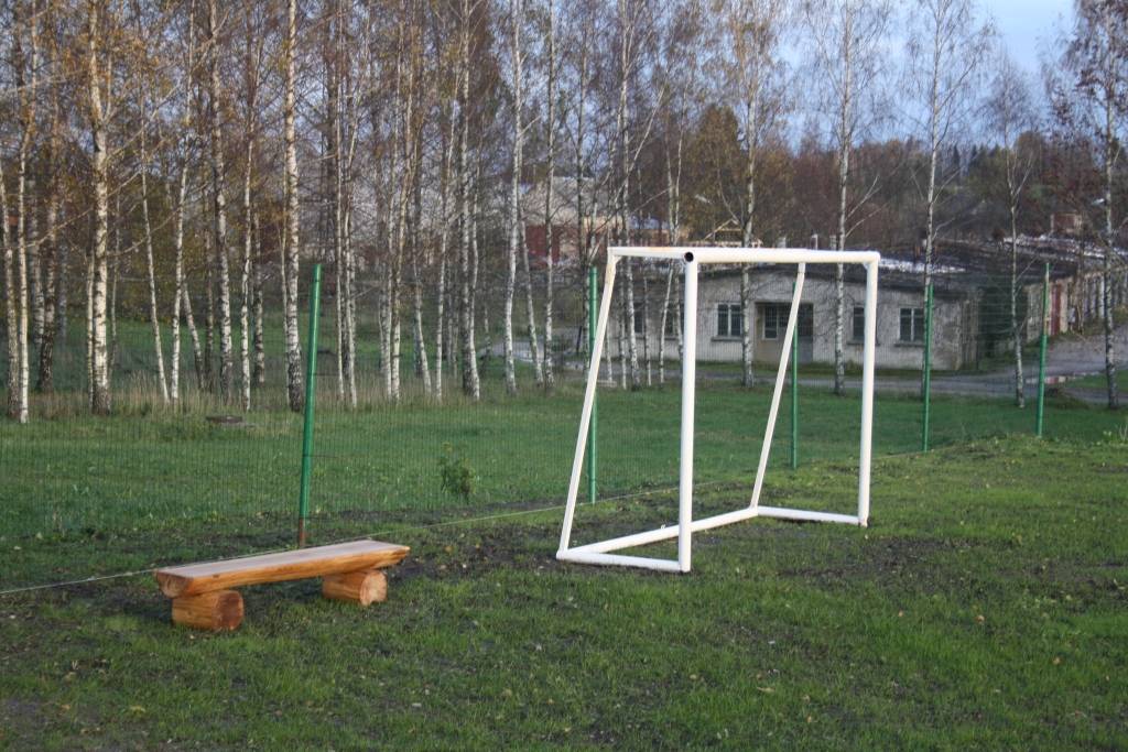 Vaiņodē atjauno futbola laukumu